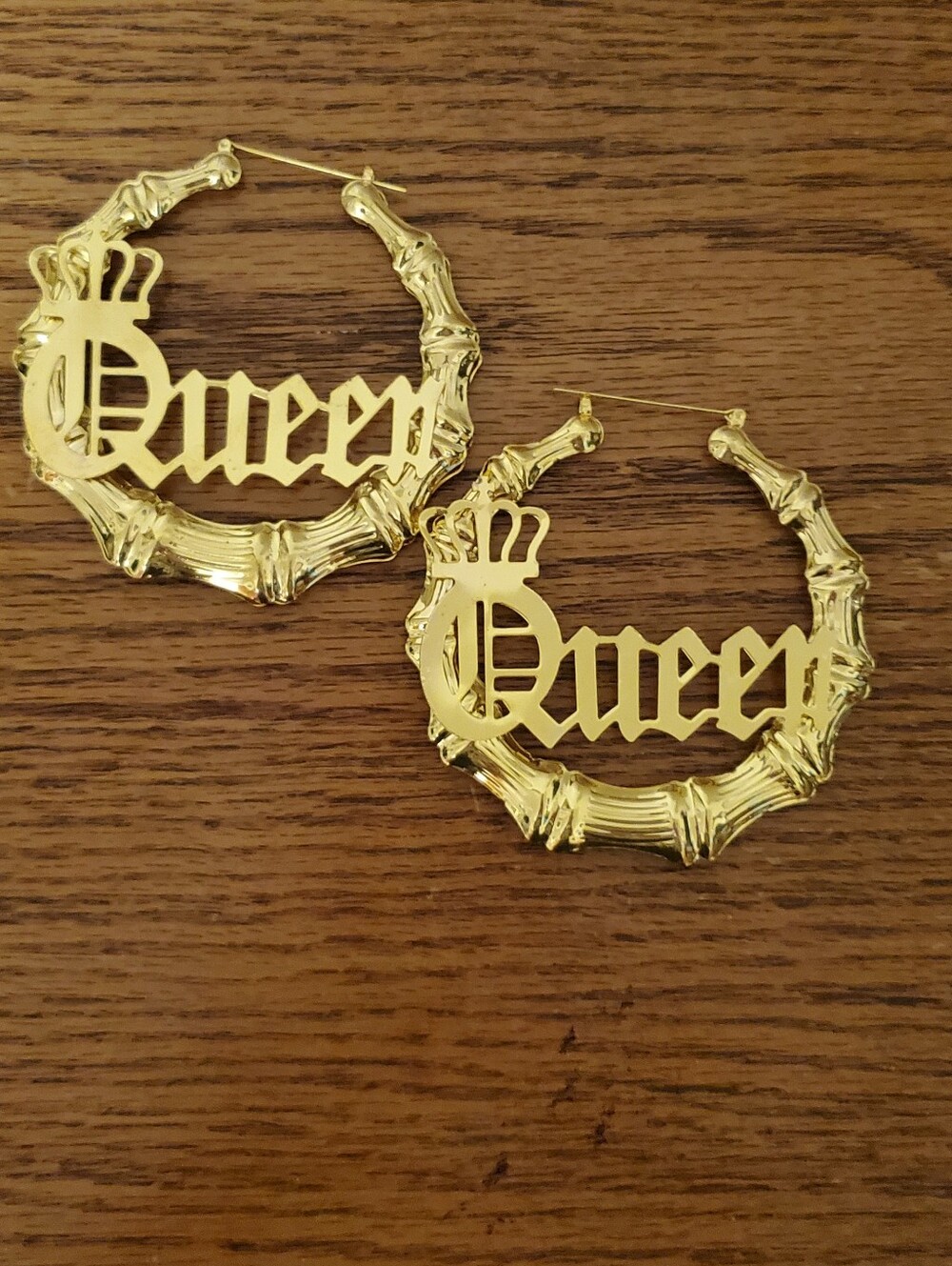 Y2K OVERSIZED METALLIC GOLD "QUEEN" HOOP STATEMENT EARRINGS